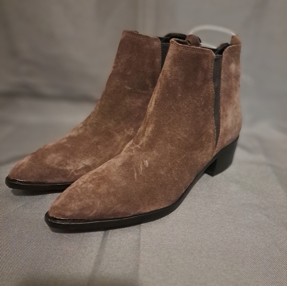 Marc Fisher Ltd Yale Chelsea Boot (Women) - Picture 4 of 9